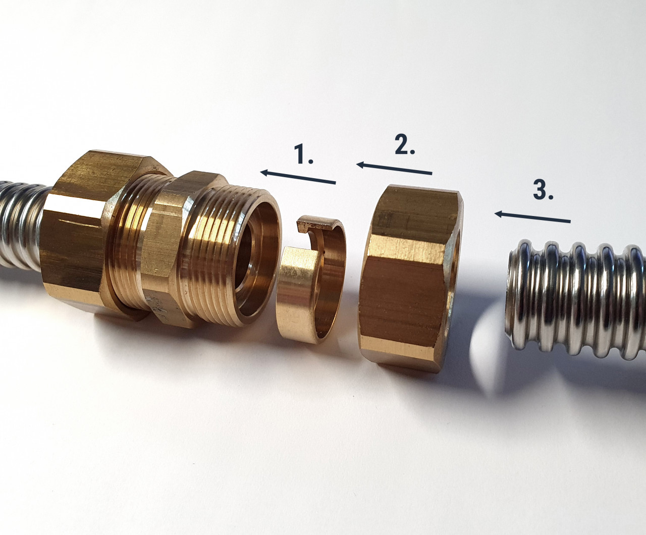 Wellrohrverschraubung metallisch dichtend auf Außengewinde nur für weitgewelltes Edelstahlwellrohr